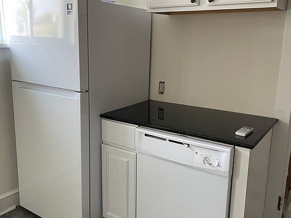 5th image of 361 Jackson Ave APT 1