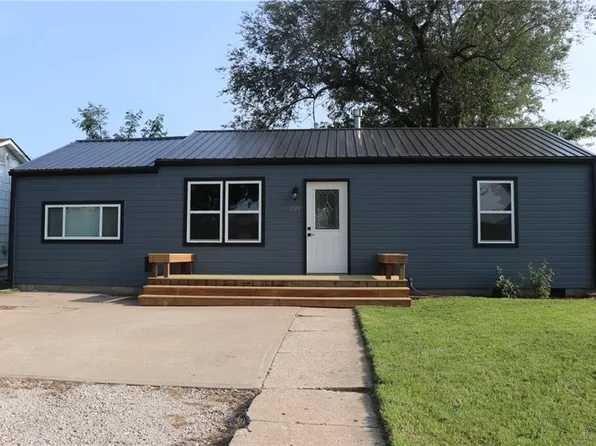 1713 Main St, Osawatomie, KS 66064