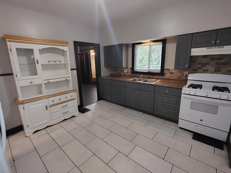 1102 Grant Ave #16 — Photo 4