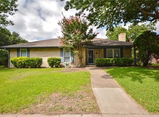208 Hacienda Dr, Waxahachie, TX 75165