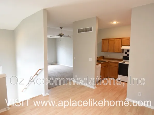 1151 N Martway Dr APT 101, Olathe, KS 66061