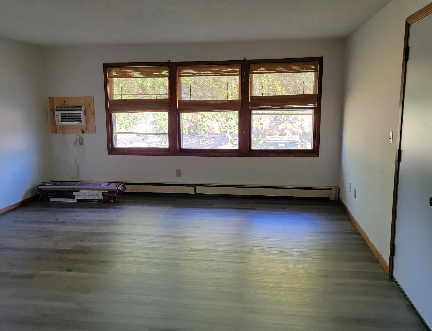 2 bed, 700 sqft, $930 — Photo 2