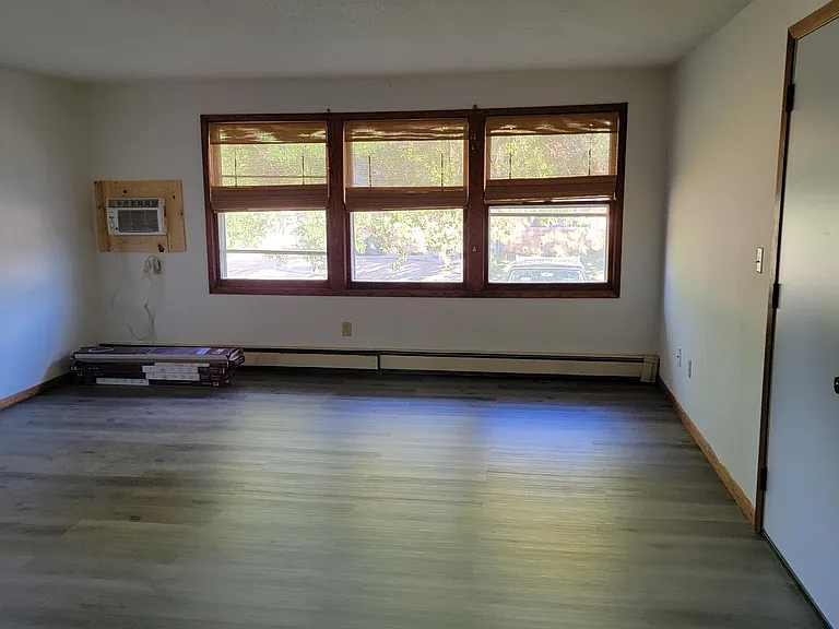 381 Brooks St S #1 — Photo 2