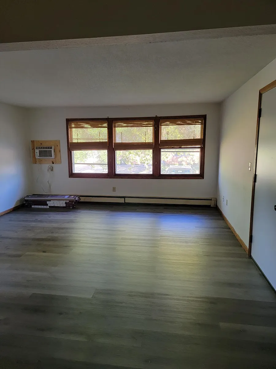 Building Photo - 381 Brooks St S #1