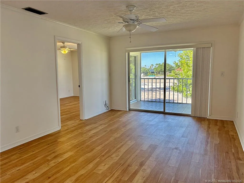 Building Photo - 802 SE Central Pkwy #14