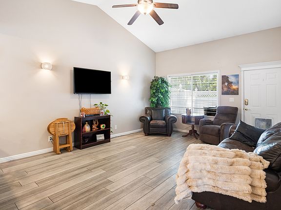 5th image of 669 W Coachman Way S