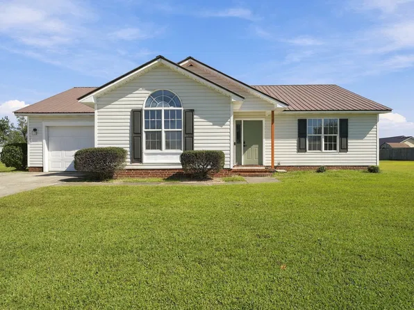 127 Davenport Dr, Raeford, NC 28376