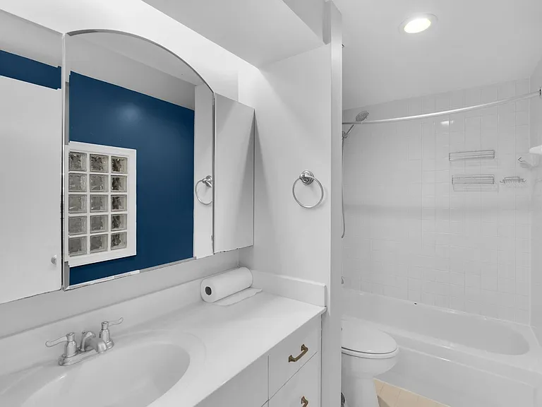 1801 Calvert St NW #G9 — Photo 16