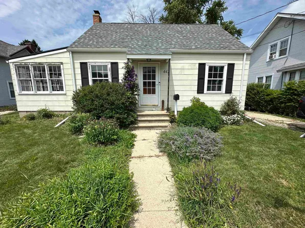 442 Maple Ave, Columbus, WI 53925