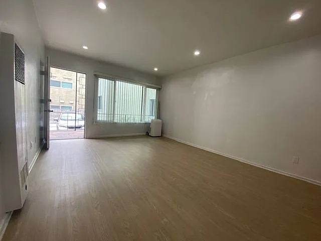 1837 N Gramercy Place — Photo 9