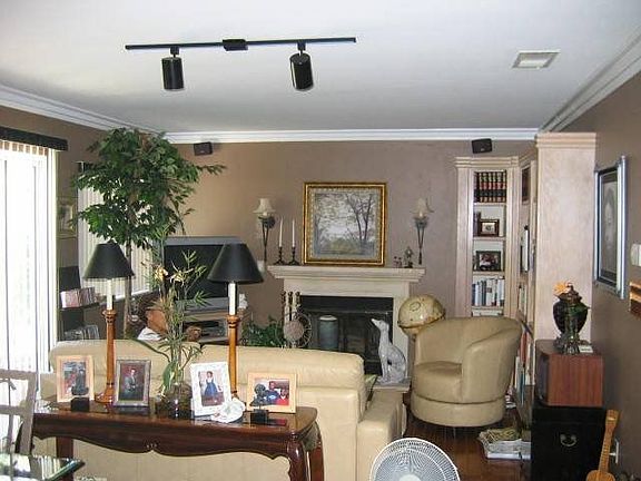2ND LIVING ROOM