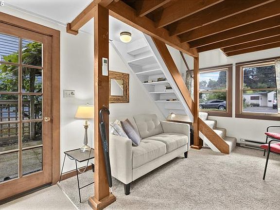 2nd image of 871 Cheshire Ave #1
