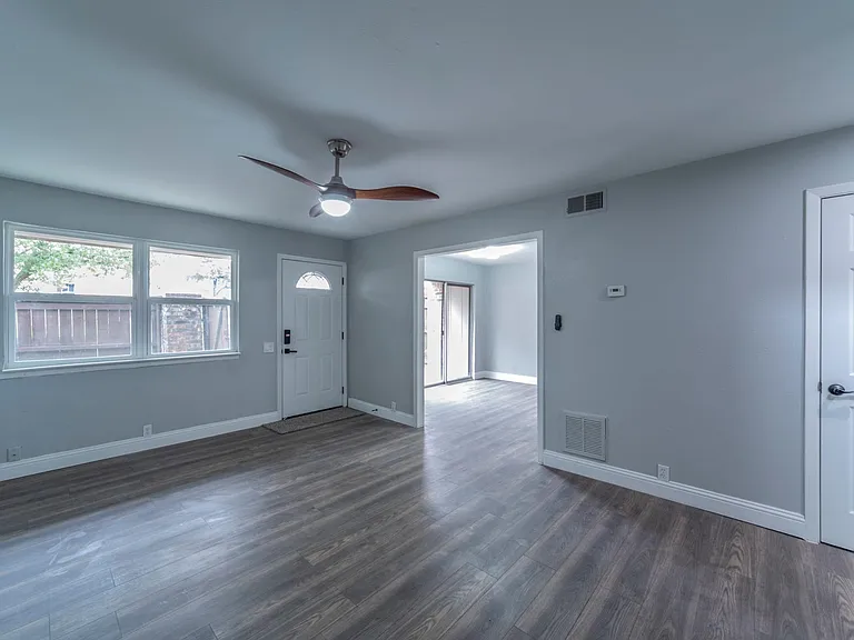 2717 Stonehaven Ct — Photo 5