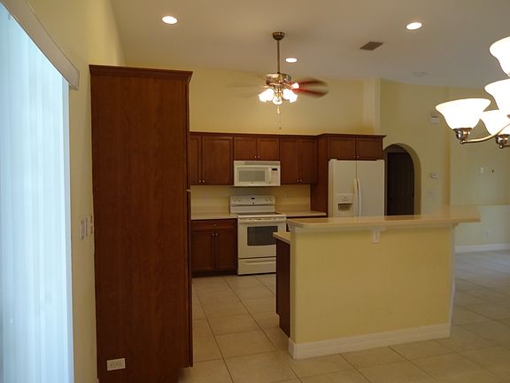 4th image of 3011 SW 29th Pl