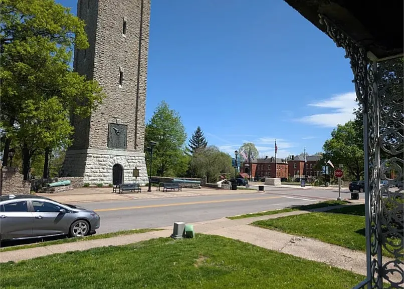 831 S Fort Thomas Ave — Photo 2