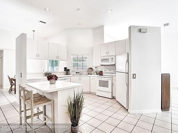 4th image of 764 Heritage Way