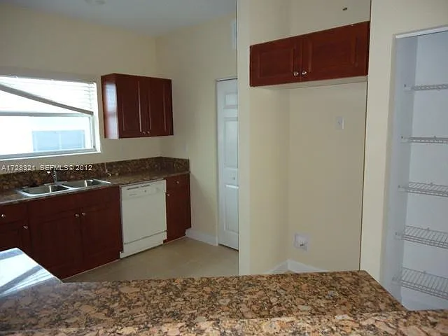3 bed, 1665 sqft, $2,600 — Photo 3