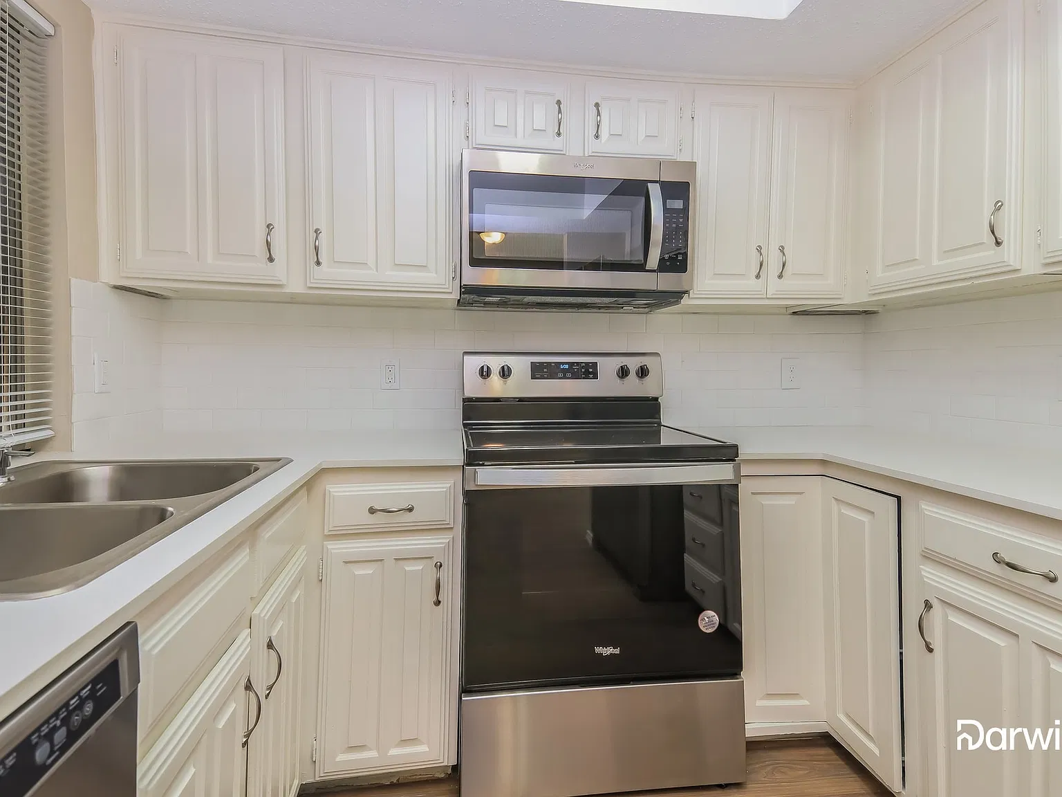 3 bed, 2.0 bath, 1587 sqft, $2,050 — Photo 2