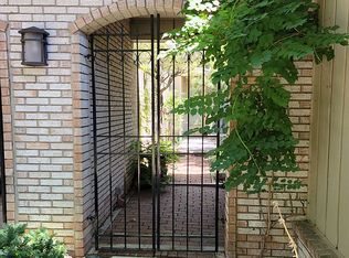 1224 Manorwood Cir, Bloomfield Hills, MI 48304