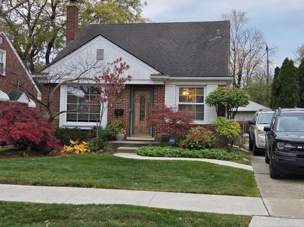 21602 Newcastle Rd, Harper Woods, MI 48225