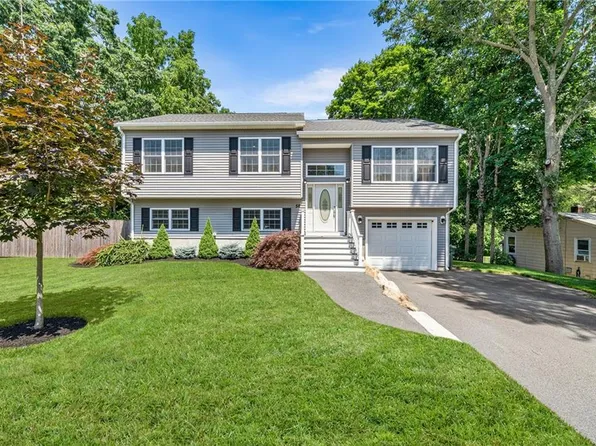 58 Taft St, Coventry, RI 02816