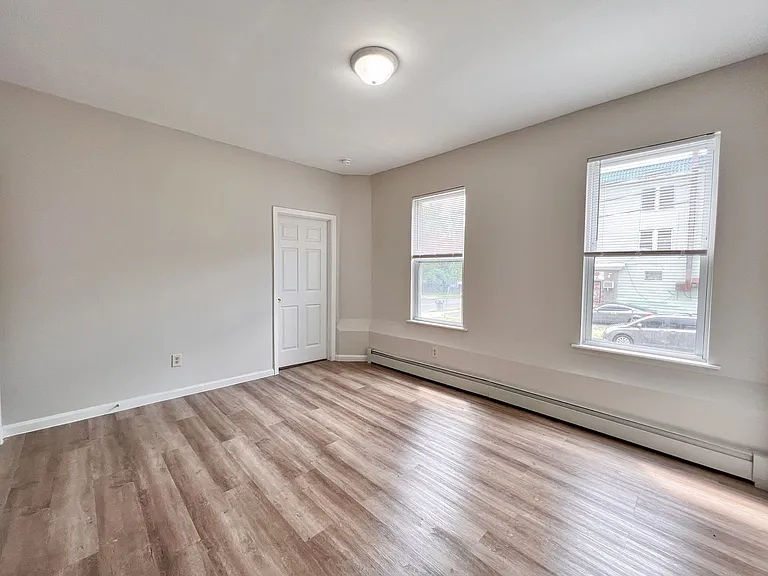 158-160 Westland St / Amauta Apartments, LLC — Photo 3