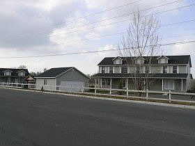 2nd image of 589 N Lakeshore Dr
