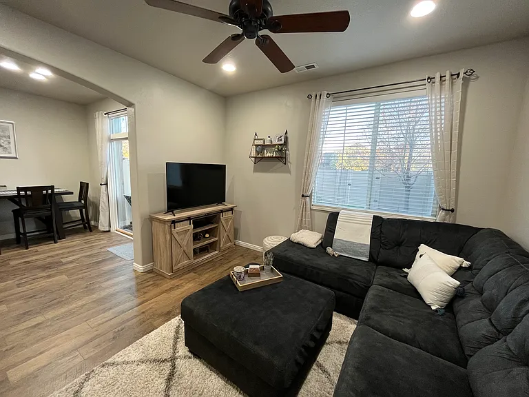 881 Berkeley Dr — Photo 10