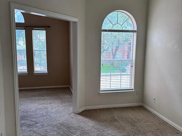 9702 Windy Hollow Dr — Photo 36