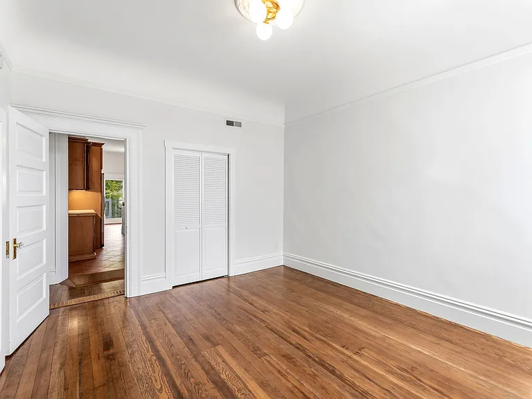 2854 Sacramento St — Photo 35