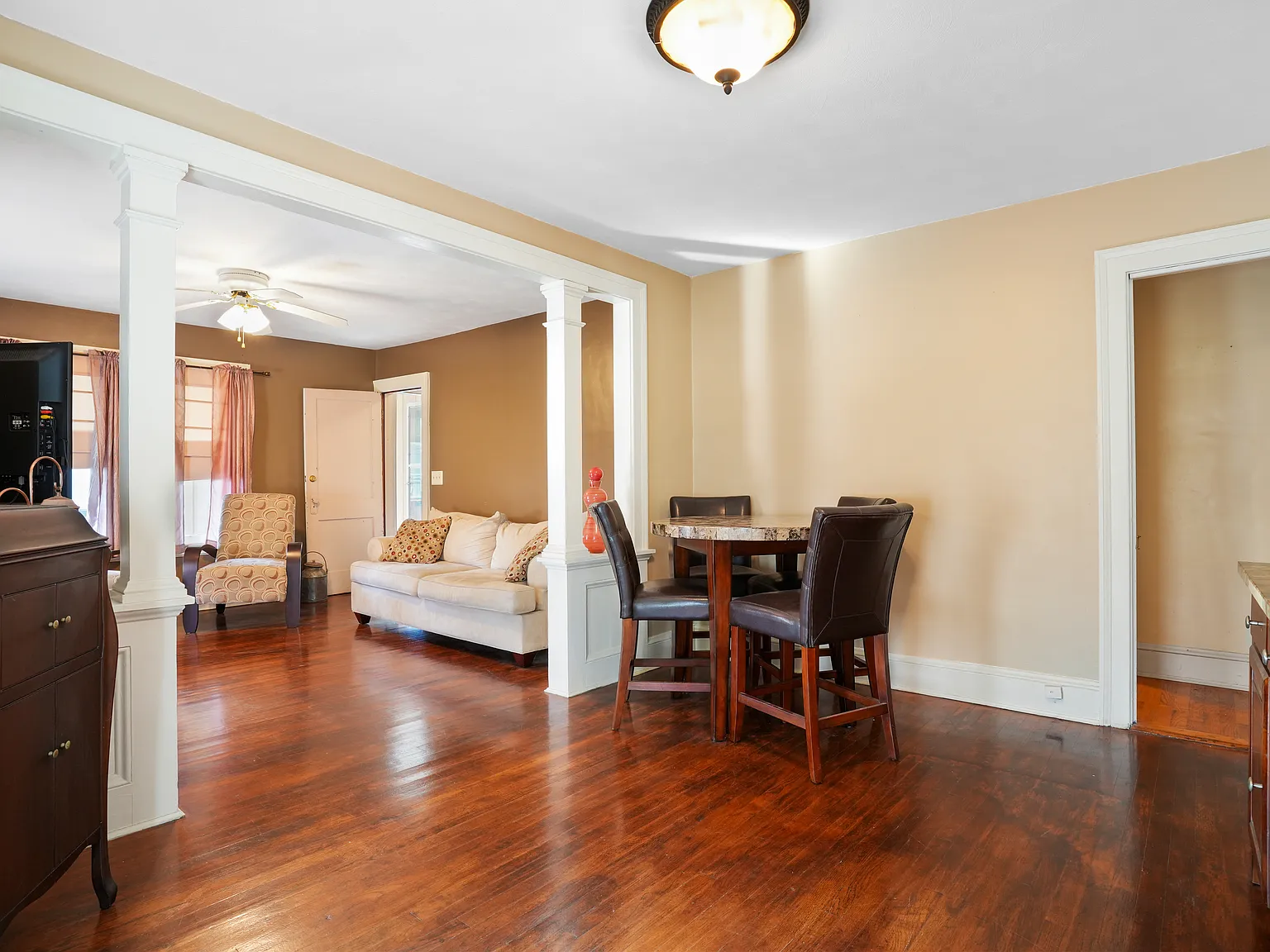 2 bed, 1300 sqft, $1,800 — Photo 3