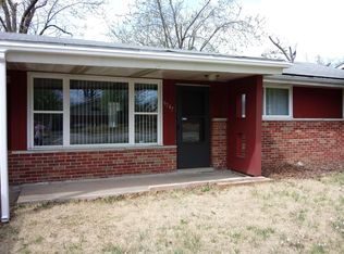 9747 Duke Dr, Saint Louis, MO 63136