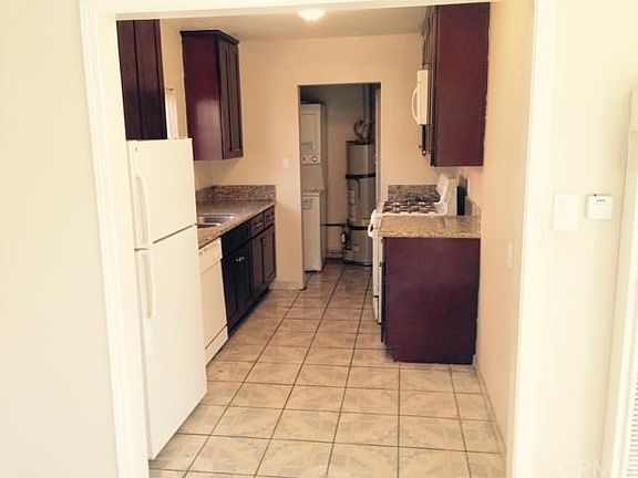 5th image of 256 E 11th St #260