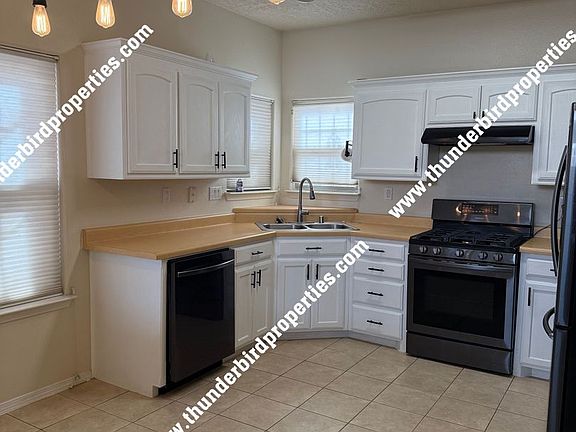 3rd image of 4723 Spanish Sun Ave NE