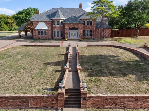 1132 Whispering Oaks Dr, Desoto, TX 75115