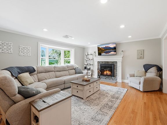 3rd image of 137 Ward St