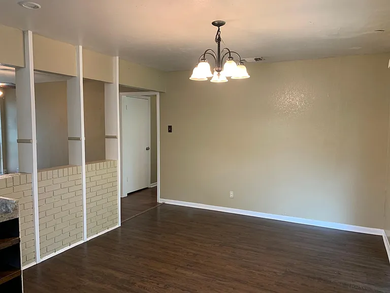 615 Bishop Dr — Photo 7