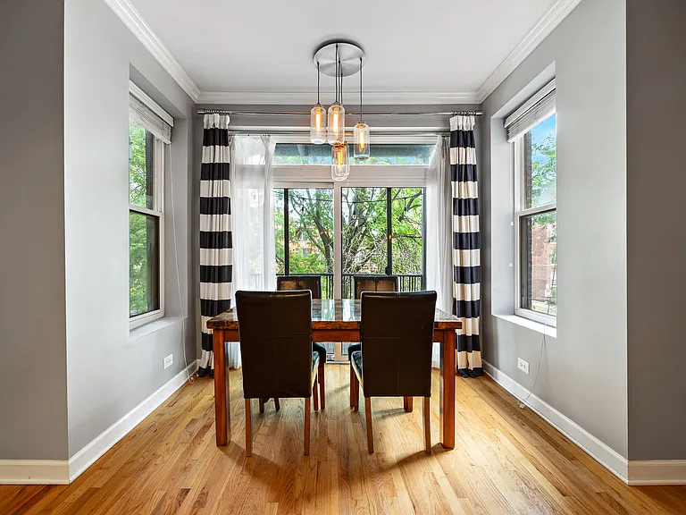 1435 W Addison St #2 — Photo 9