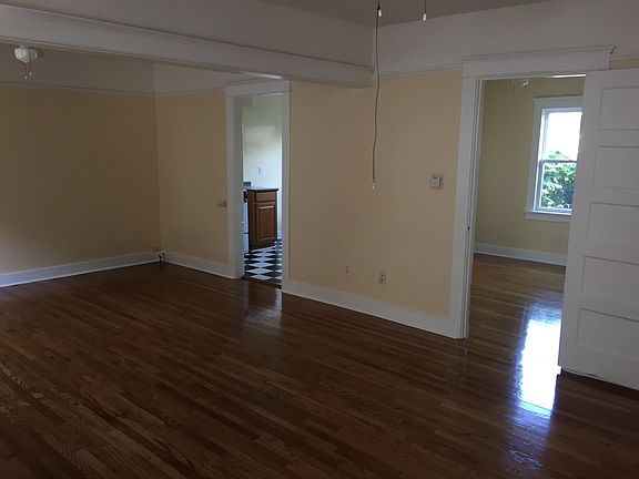 3rd image of 729 Molino Ave APT C