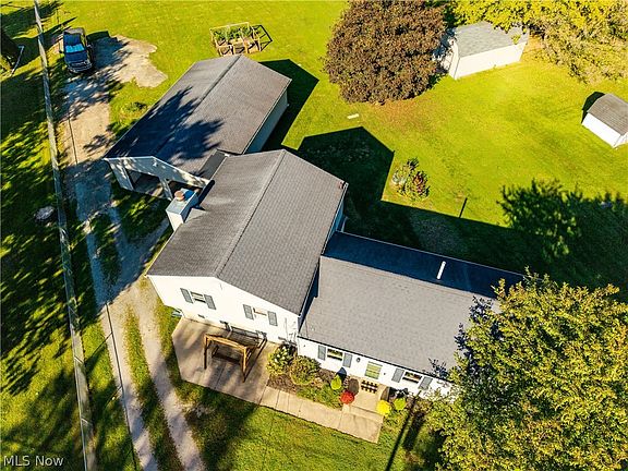4th image of 38536 E River Rd