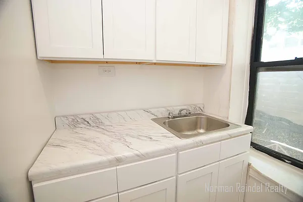 Rented by Norman Raindel, LREB | media 4