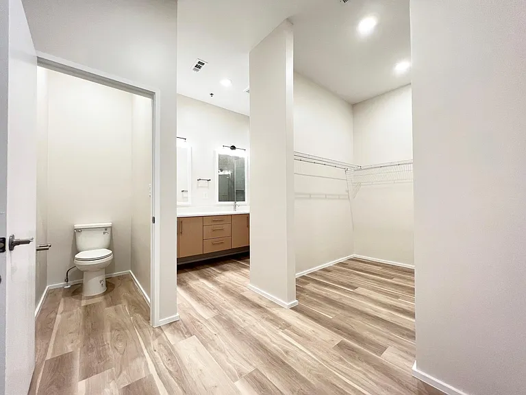 547 Winton Ter NE #2E — Photo 20
