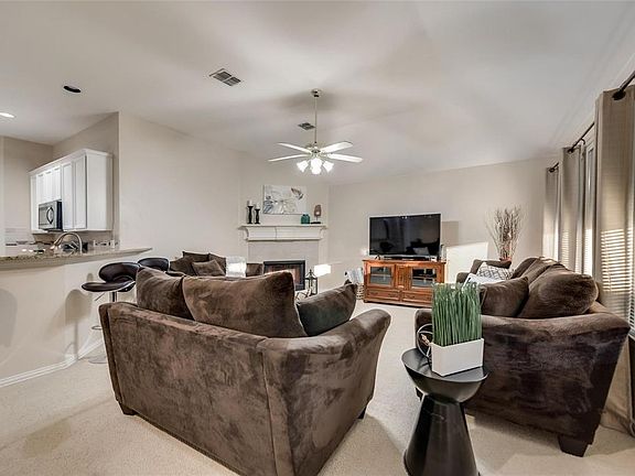 3rd image of 5921 Southmoor Ln