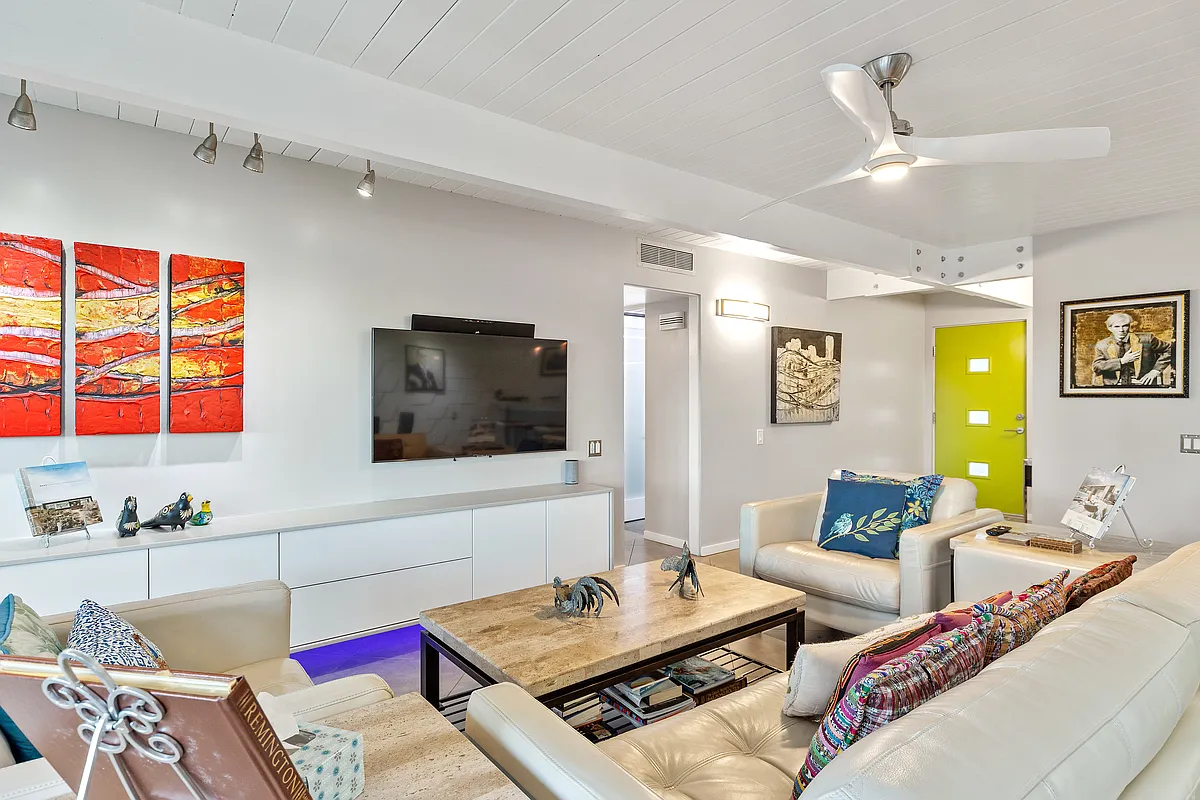 341 Sandpiper St — Photo 4