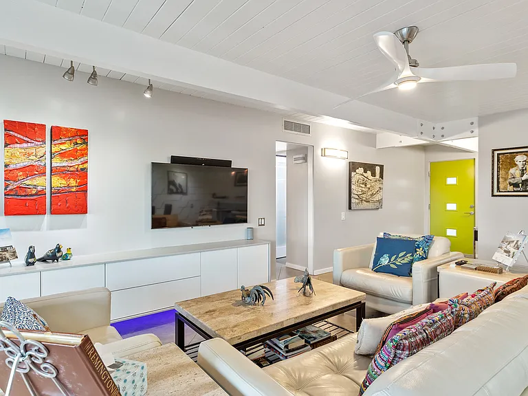 341 Sandpiper St — Photo 4