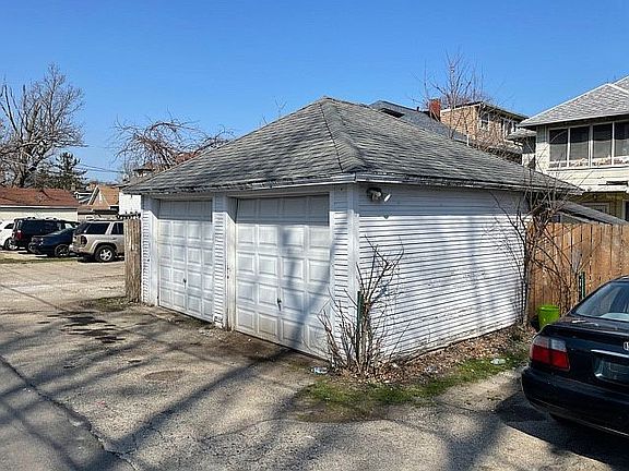5th image of 838 Lenox Ave