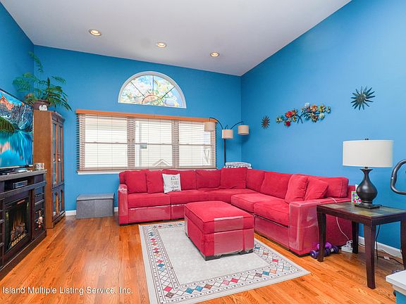 4th image of 723 Correll Ave