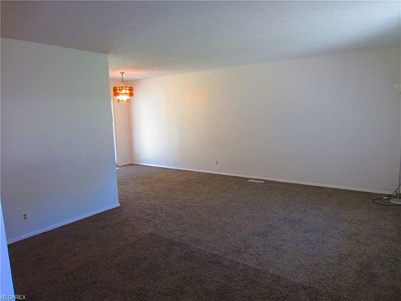 4th image of 35686 Hobbie Dr