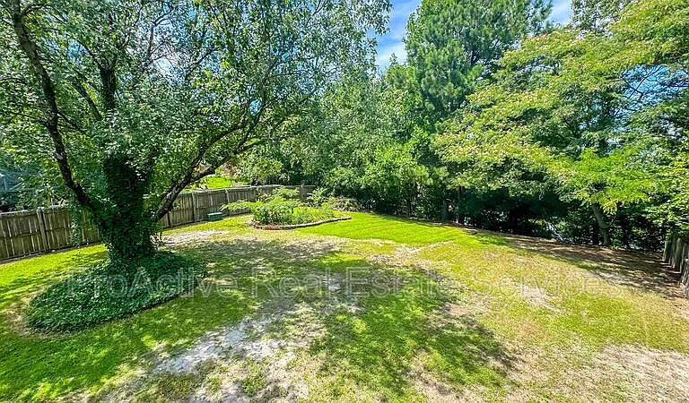 5568 Annandale Dr — Photo 27