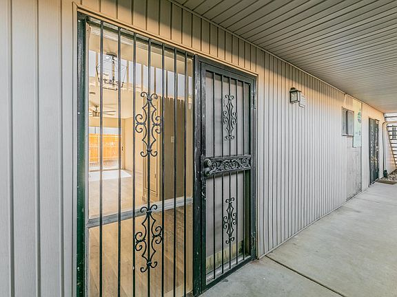 3rd image of 3336 W 6th St APT B